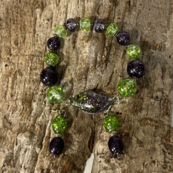 Handmade Purple and Green Resin and Glitter Bracelet and Dangle Earring set - Picture 2 of 7